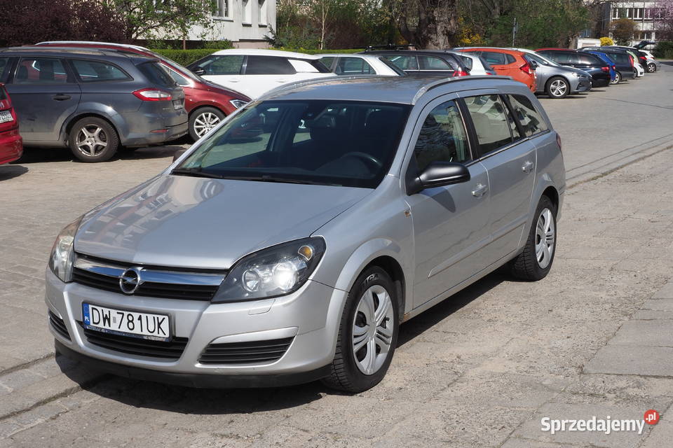 Opel Astra H 18 Kombi z silnikiem benzynowym o Wrocław
