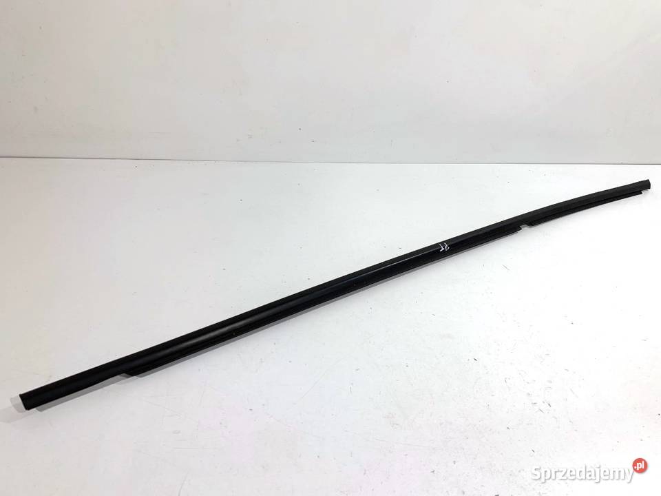 LISTWA ZGARNIAJĄCA TYŁ PRAWY TOYOTA COROLLA E21