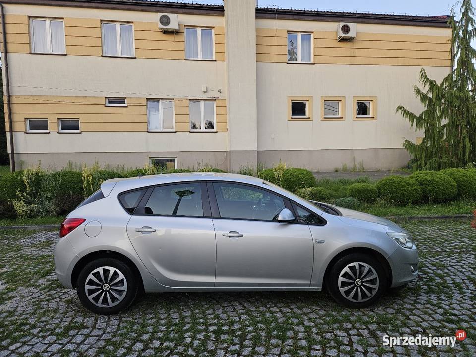 Opel Astra J 2010r 14Turbo 120 Klima Grzane Rok produkcji 2010 Motoryzacja Ryglice sprzedam