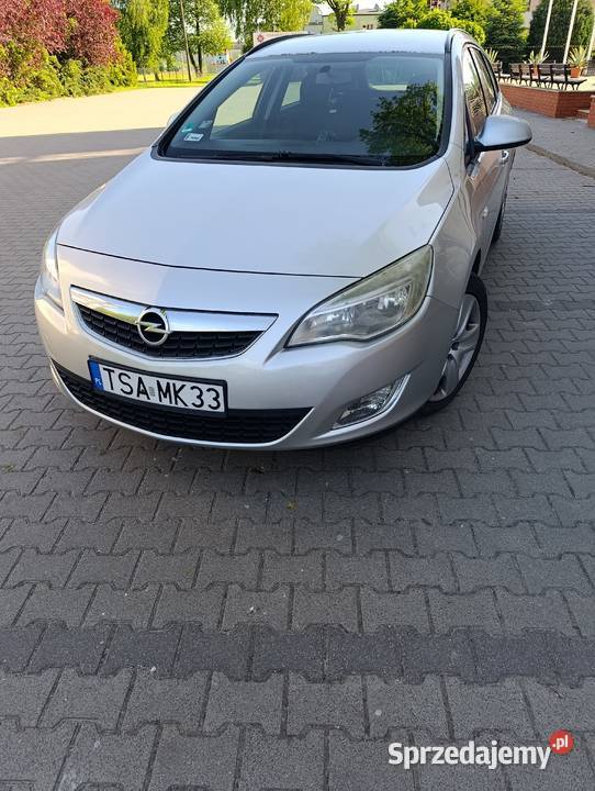 Opel Astra J 2011