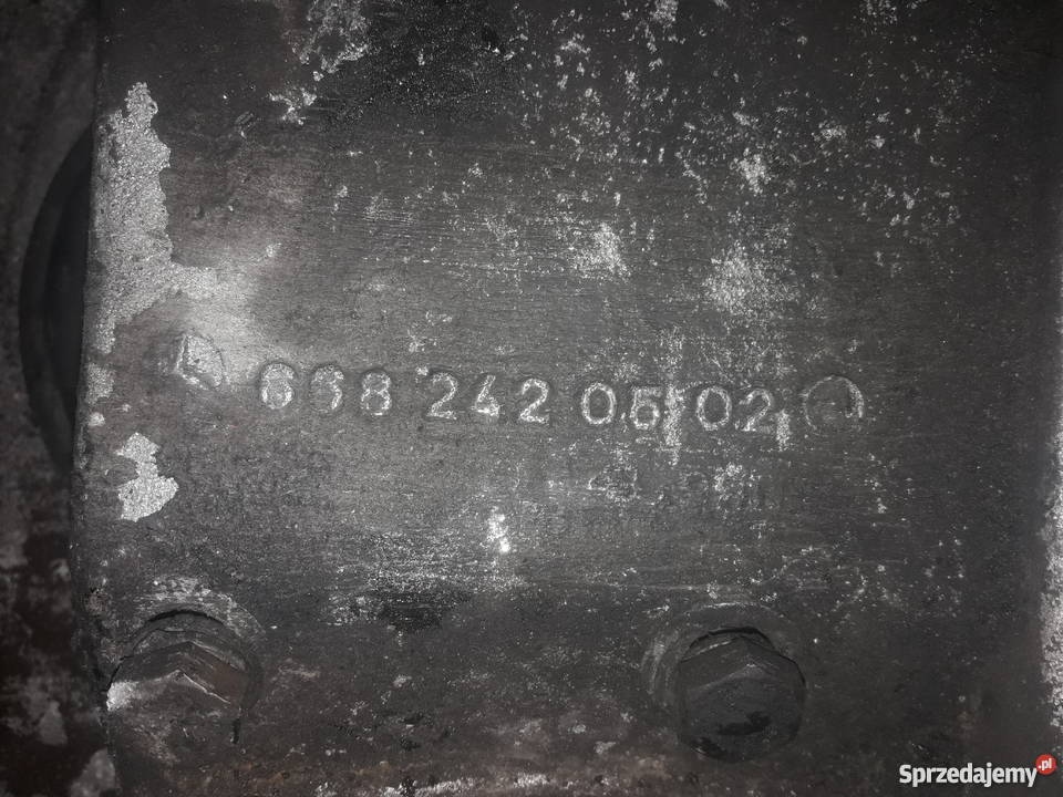 UCHWYT PODUSZKI SKRZYNI MERCEDES 6682420502 811 Motoryzacja Częstochowa