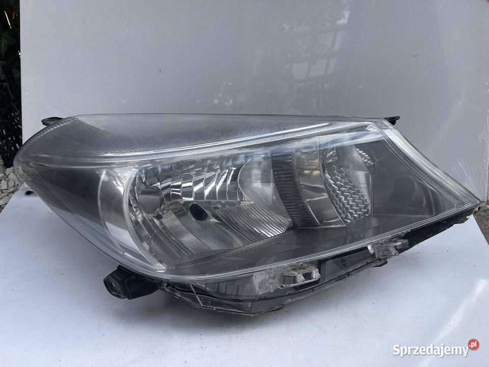 TOYOTA YARIS 3 PRAWA LAMPA PRZÓD Ostroróg