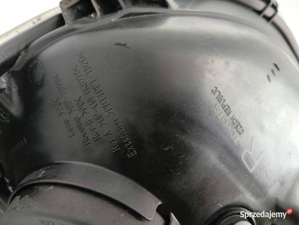 LAMPA PRZÓD PRAWA EUROPA Toyota Yaris III Rok produkcji 2012