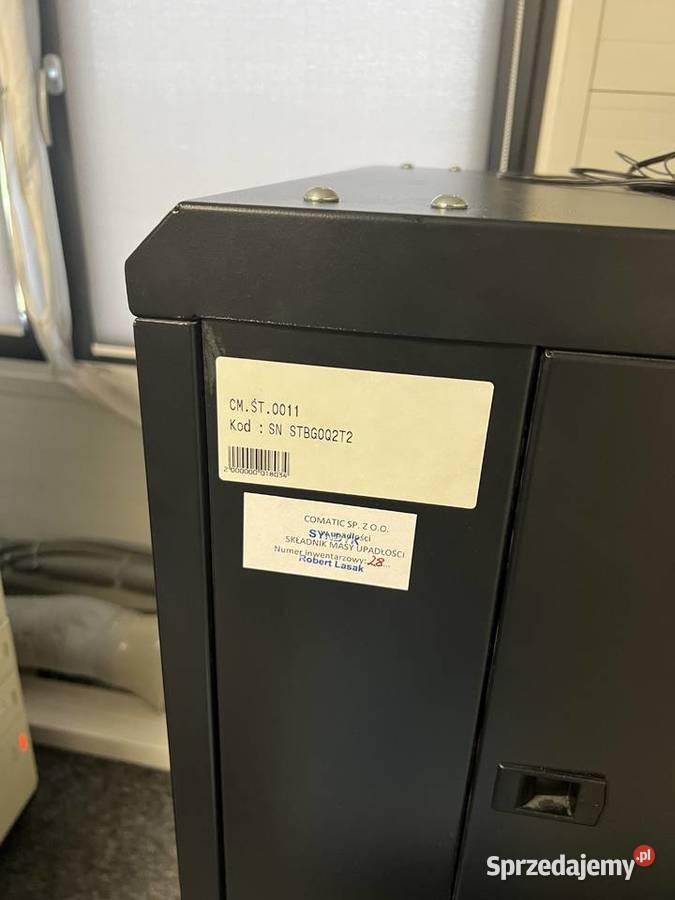 Syndyk sprzeda szafę serwerową z wyposażeniem Elektronika