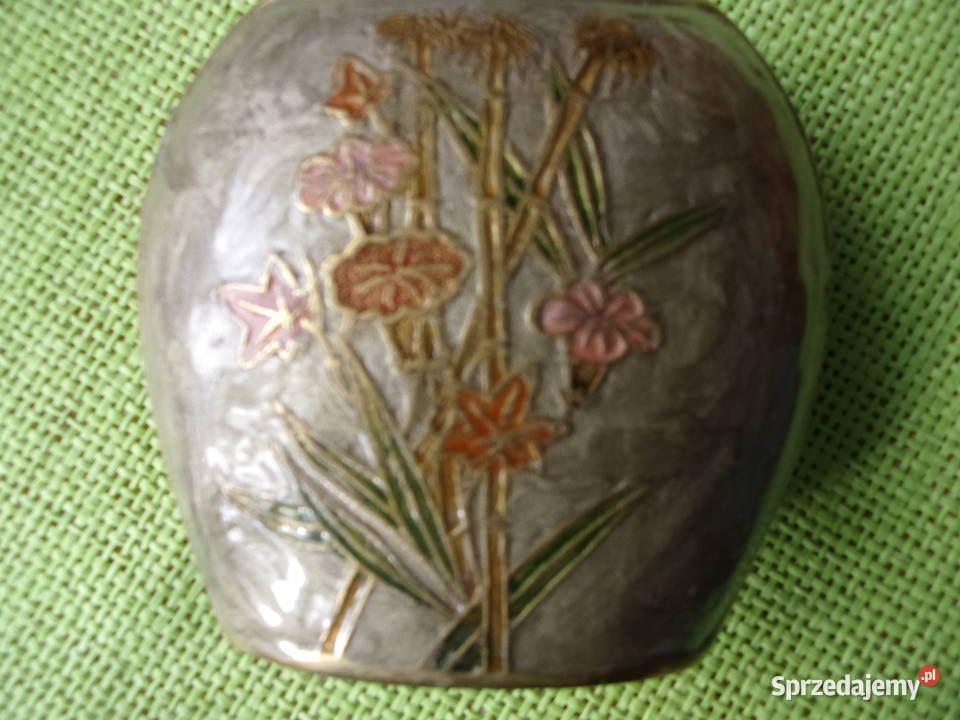 Mosiężny wazonik ręcznie robion nie powtarzalny beżowy