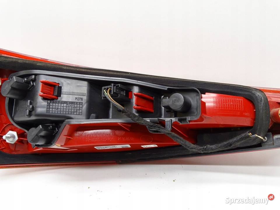 LAMPA PRAWA PRAWY TYŁ W BŁOTNIK AUDI Q3 I 8U małopolskie