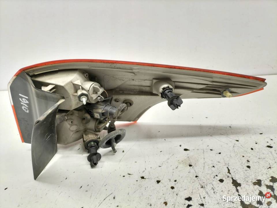 LAMPA TYŁ LEWA KOMBI Ford Focus Mk3 20102019 Lampy tylne sprzedam