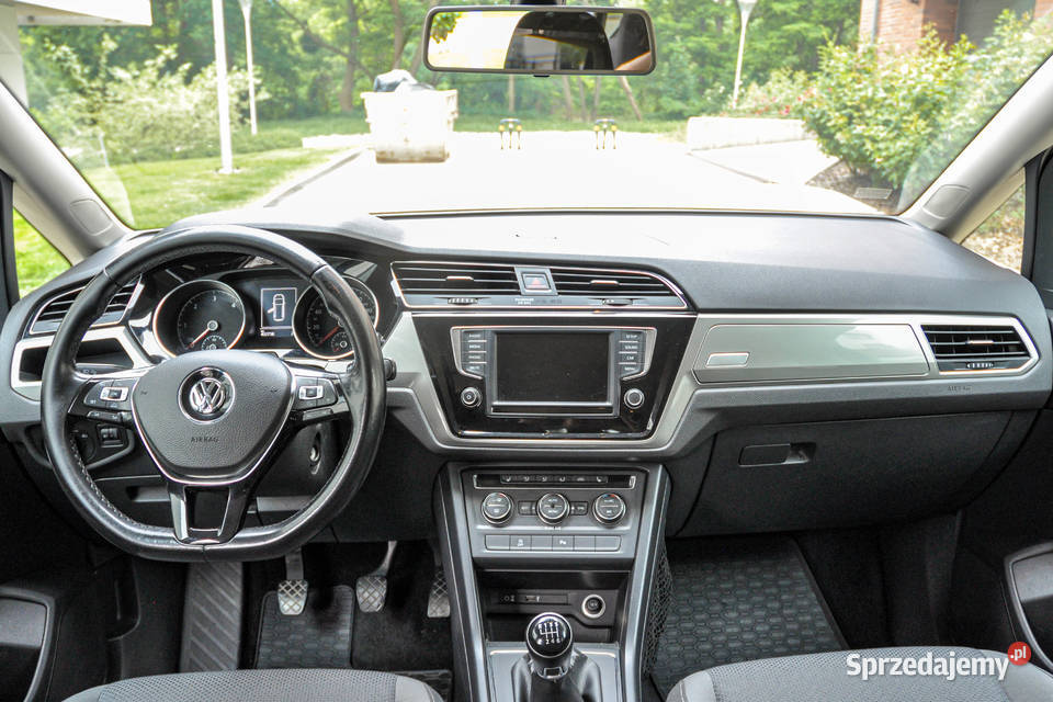 Volkswagen Touran 2016 r Bezwypadkowy Wrocław