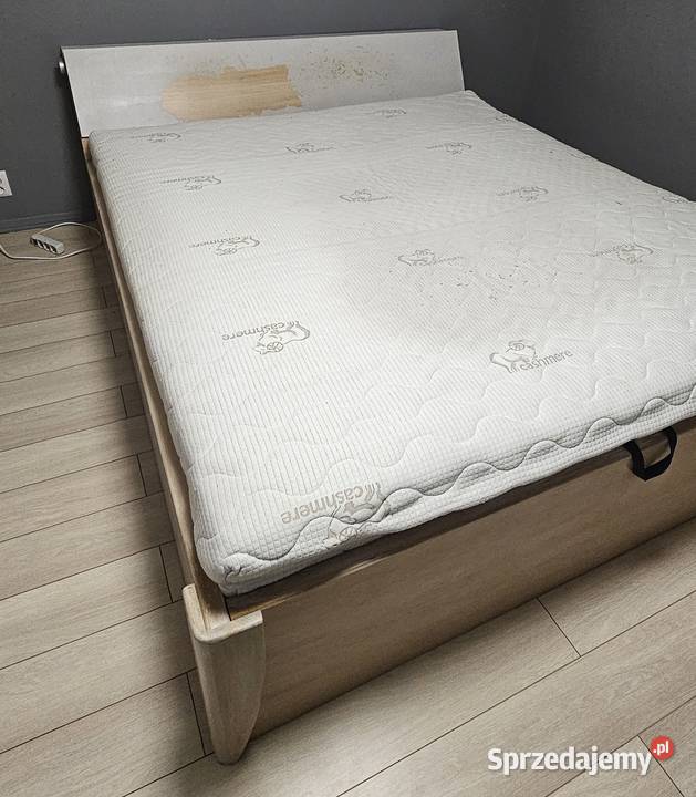 Łóżko dębowe z materacem plus zagłówek Łóżka opolskie Skoroszyce