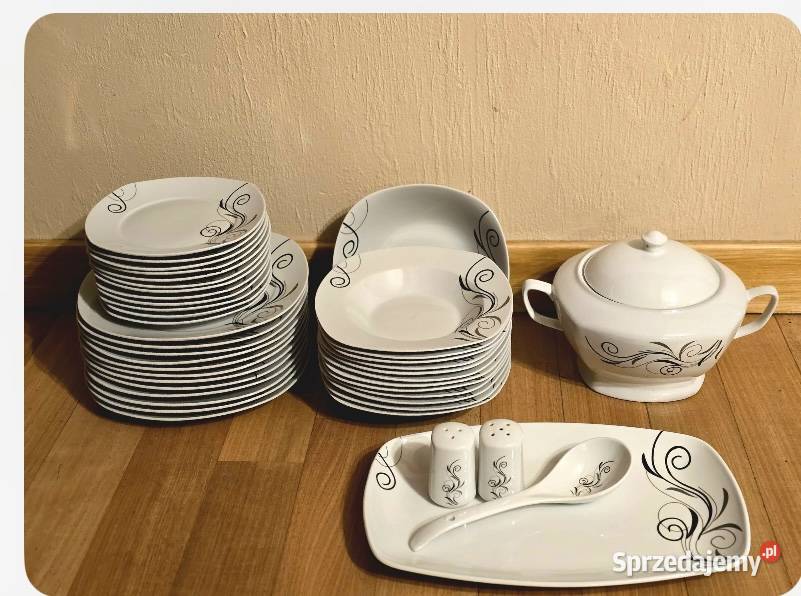 349 Zestaw obiadowy 43 elementy na 12 osób VC Zabrze sprzedam