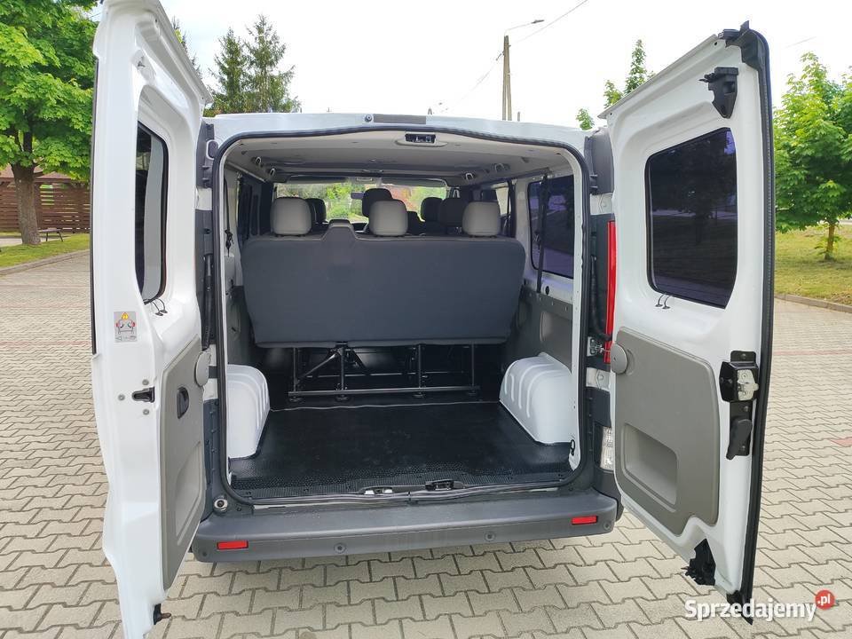 Opel Vivaro Long 9 osób z Niemiec Nawiewy manualna