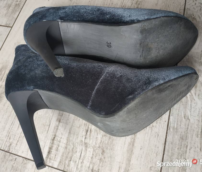 Damskie buty z weluru na obcasie Czchów