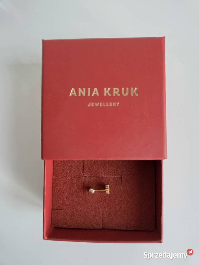 Kolczyk z fioletową cyrkonią gwiazdka piercing Liszki