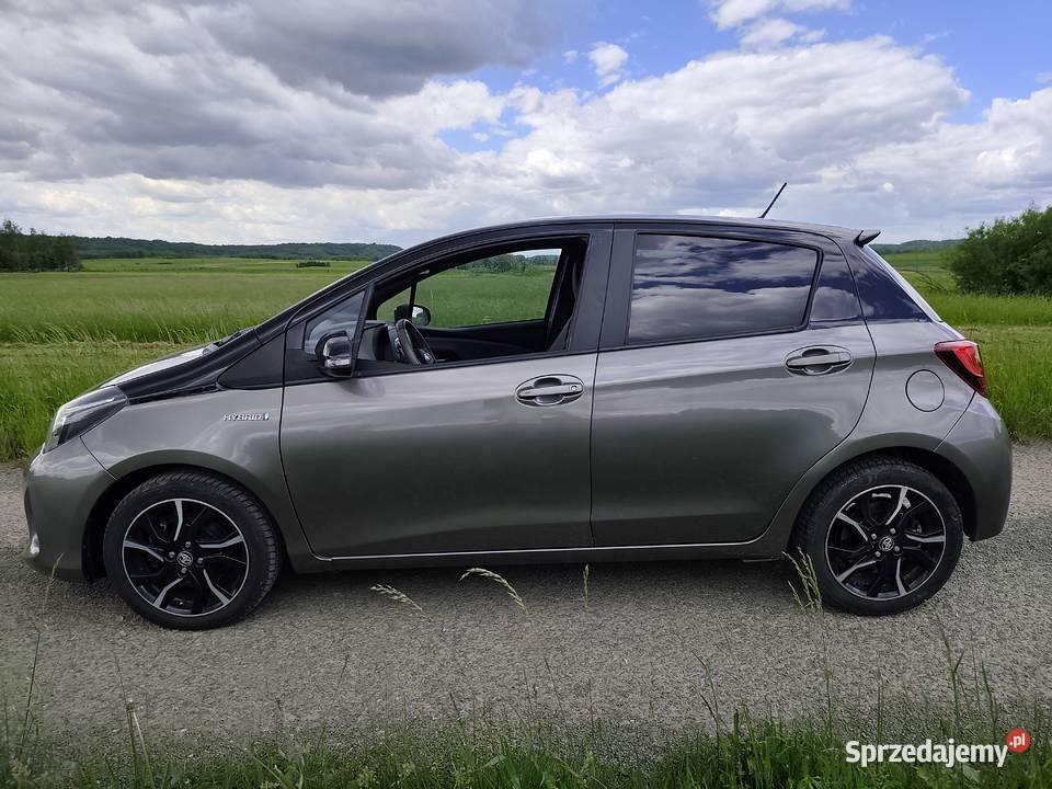 TOYOTA YARIS 15i HYBRID hybryda Yaris Kostarowce