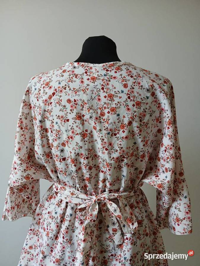 Bluzka damskaelegancka biała w kwiaty rozmiar s Kielce