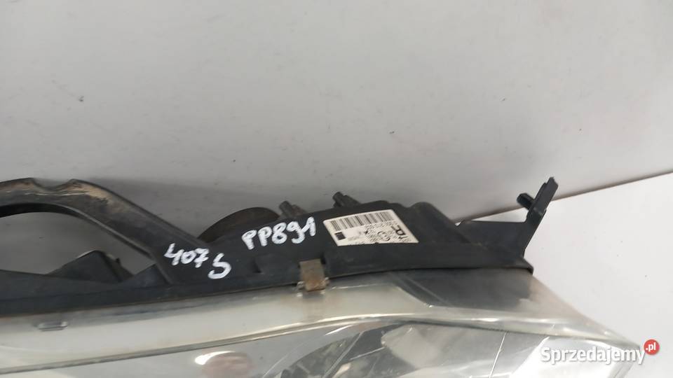 PEUGEOT 407 LAMPA PRZÓD PRAWA SOCZEWKA Zbierkowo