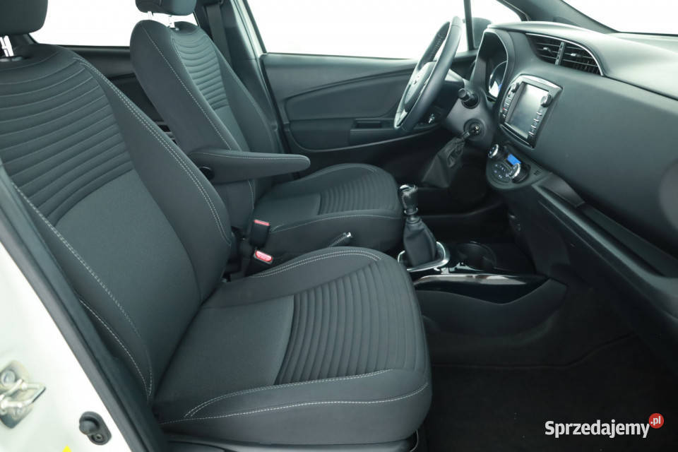 Toyota Yaris 15 Dual VVTi nieuszkodzony sprzedam