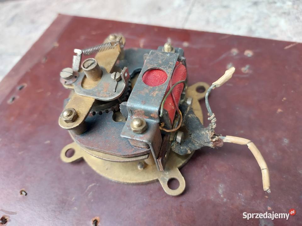 Mechanizm elektryczny starego zegara art deco Tczew