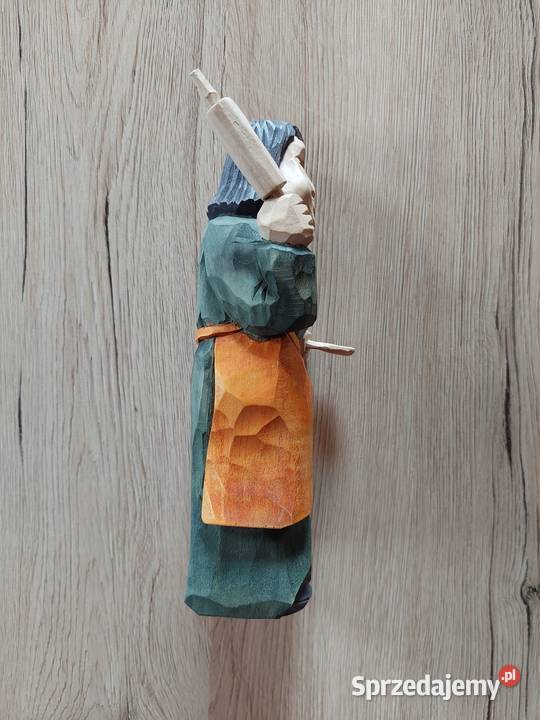 Rzeźba z drewna Kucharka z wałkiem i łyżką 1