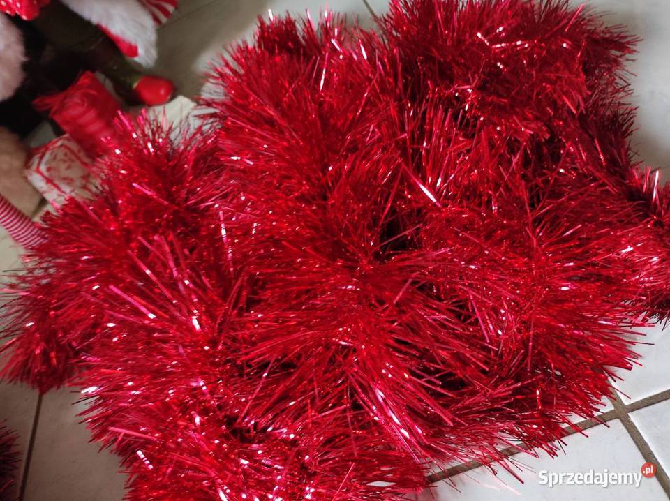 długi czerwony błyszczący łańcuch choinkowy na Boże Narodzenie Kielce