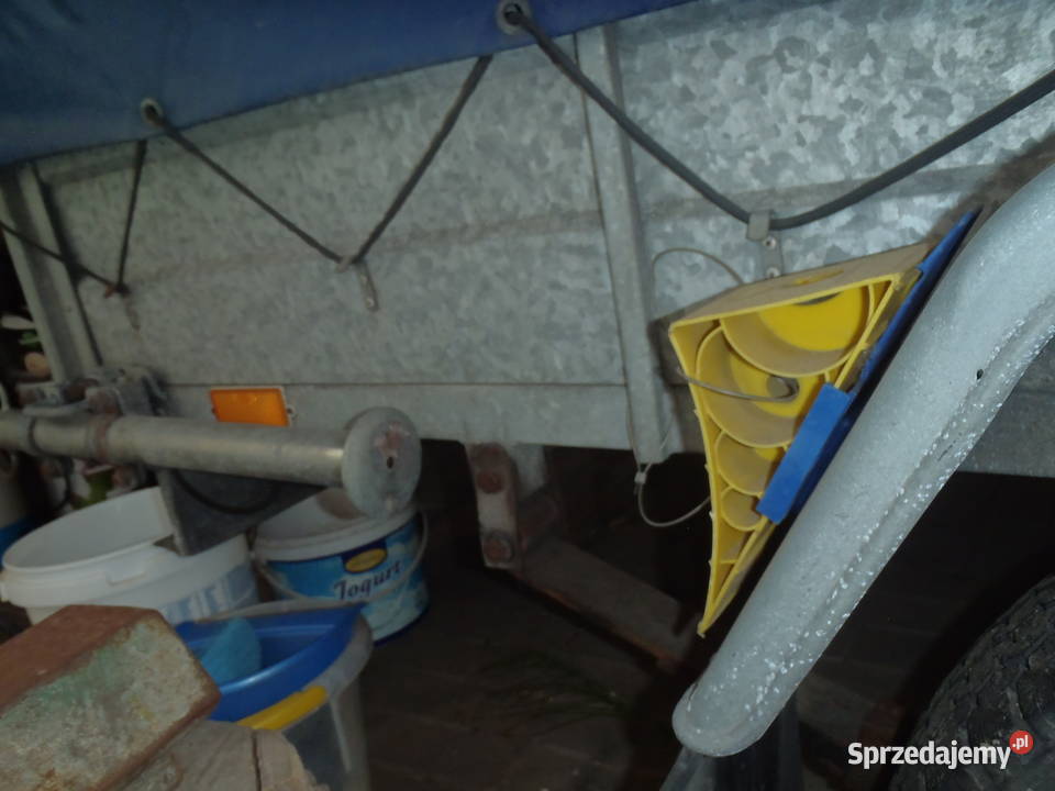 Przyczepa jednoosiowa zabudowana zamykana na sprzedam