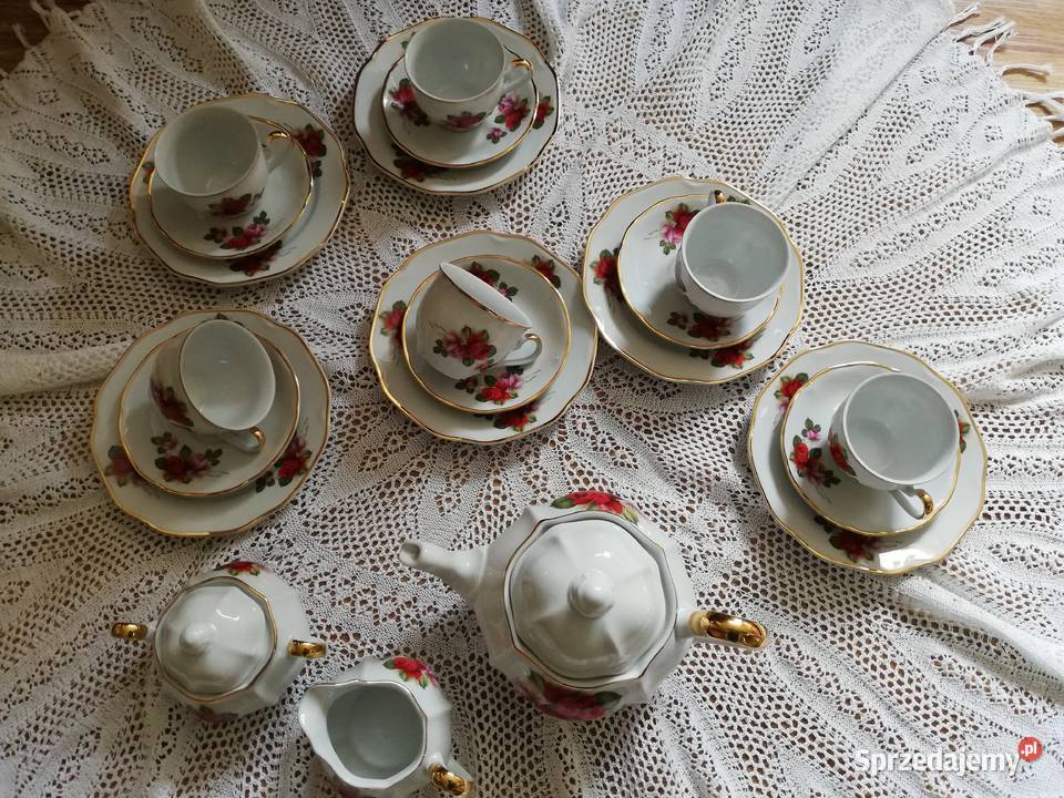 Biała porcelana w czerwone róze sygnowana
