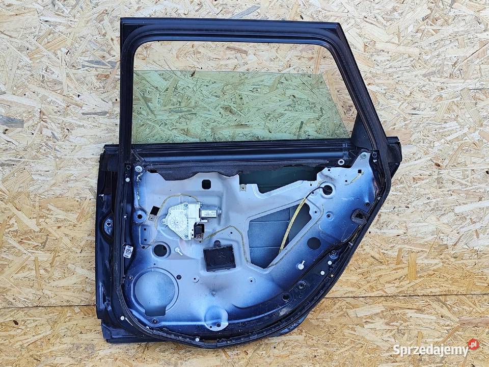 AUDI A6 C6 4F0 DRZWI PRAWY TYŁ PRAWE TYLNE KOMBI Drzwi Przemęt