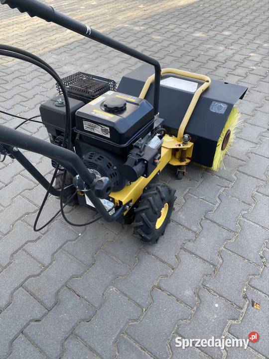 Zamiatarka spalinowa odśnieżarka