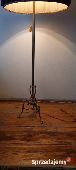 Wysoka mosiężna lampa podłogowa z abażurem Skierniewice