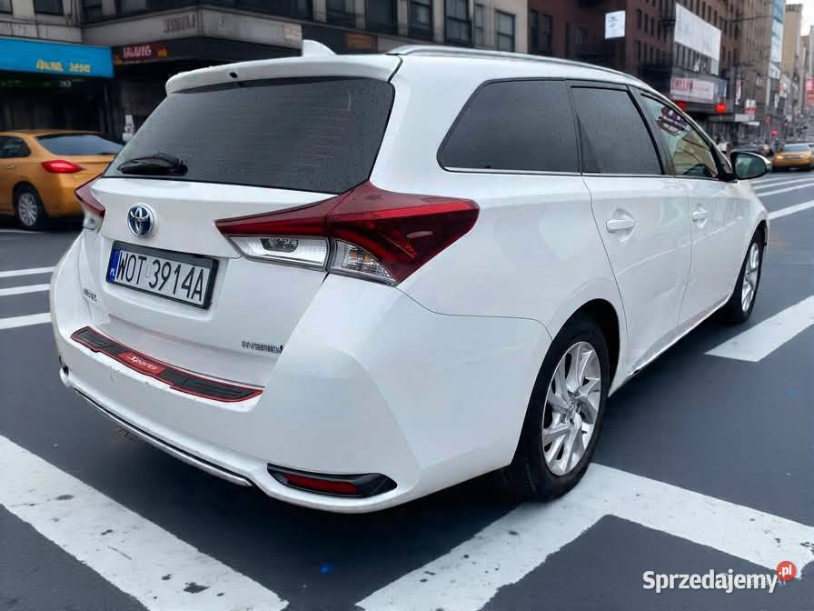 toyota Auris hybryda LPG 2018 kombi Łomianki Dolne