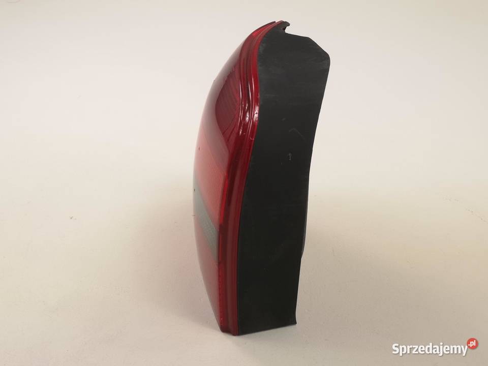 LAMPA LEWY TYŁ AUDI A4 B5 AVANT 19942001 NOWA sprzedam
