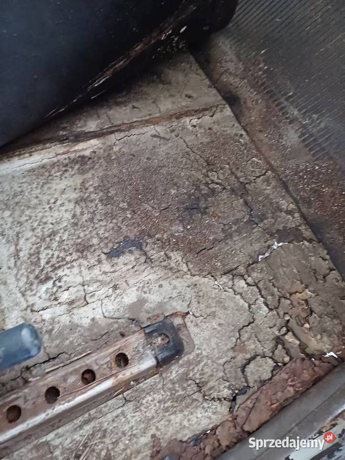 Syrena 105 lux z 1980 roku do renowacji uszkodzony Ostrów Wielkopolski sprzedam