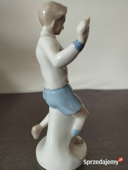 figurka porcelanowa sygnowana