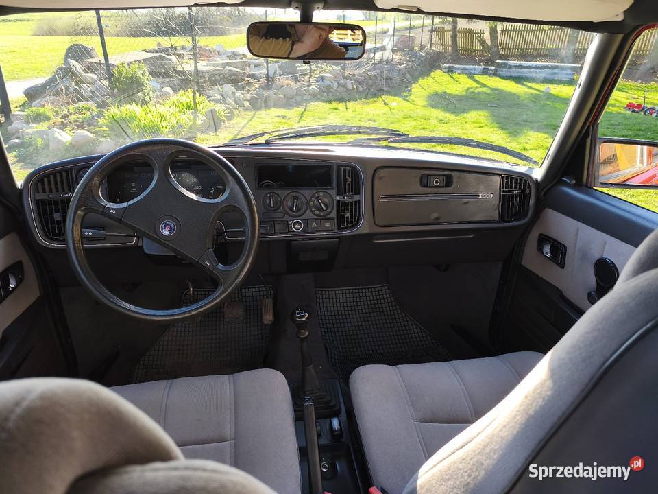 Saab 900 sedan Morąg