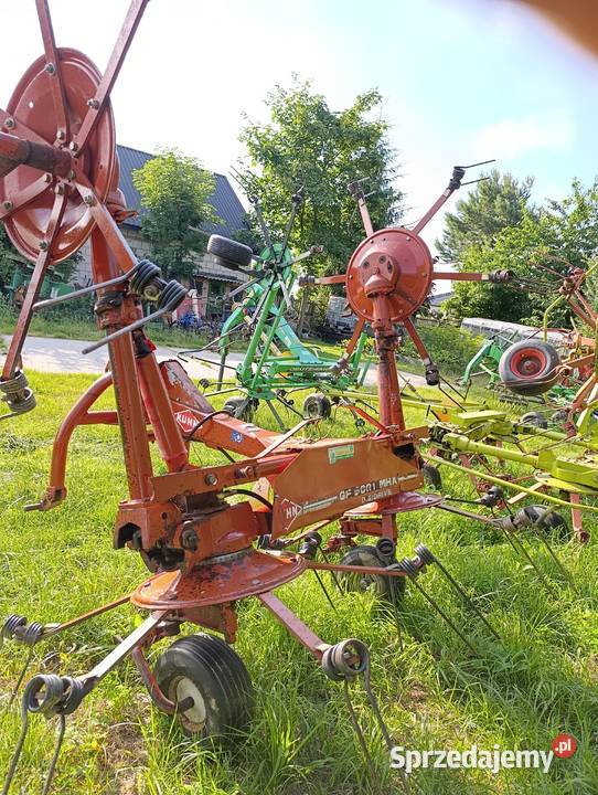 Przewracają kuhn zgrabiarka Deutz fahr Rawica Stara
