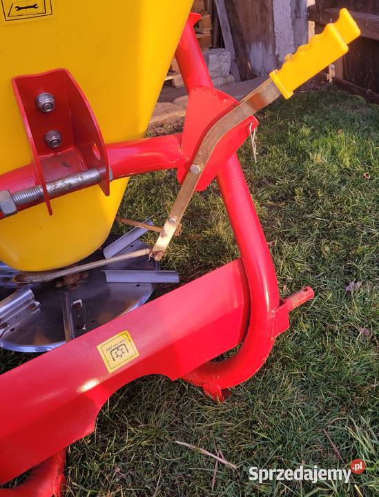 Rozsiewacz do nawozu Maszyny rolnicze Zawadzkie