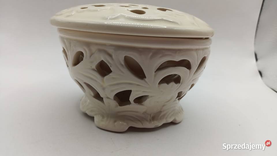 Porcelanowy pojemnik puzderko ażurowe koloru Figurki i rzeźby Zamość