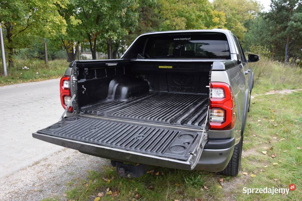 Toyota HILUX INVINCIBLE Salon Bezwypadkowa
