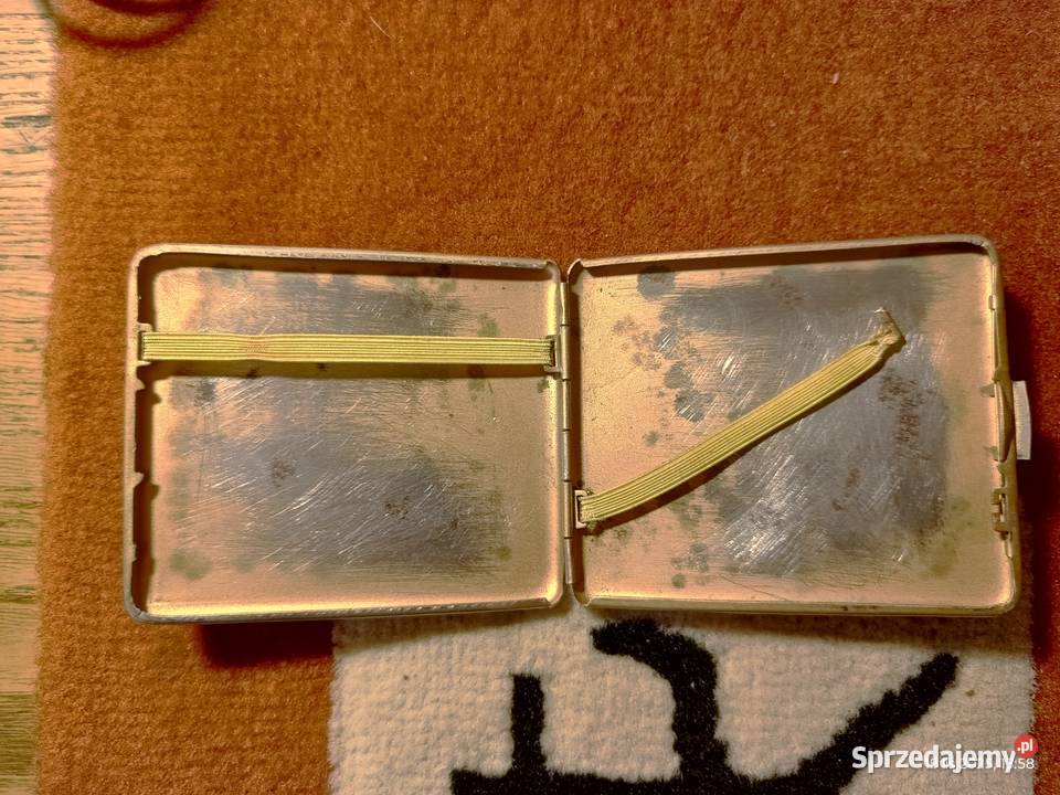 Papierośnica metalowa z wizerunkie Wronki