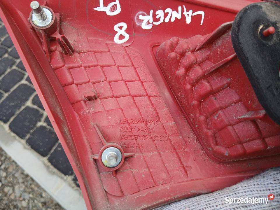 LAMPA PRAWA TYŁ TYLNA Klapa 13287977 MITSUBISHI małopolskie Radłów