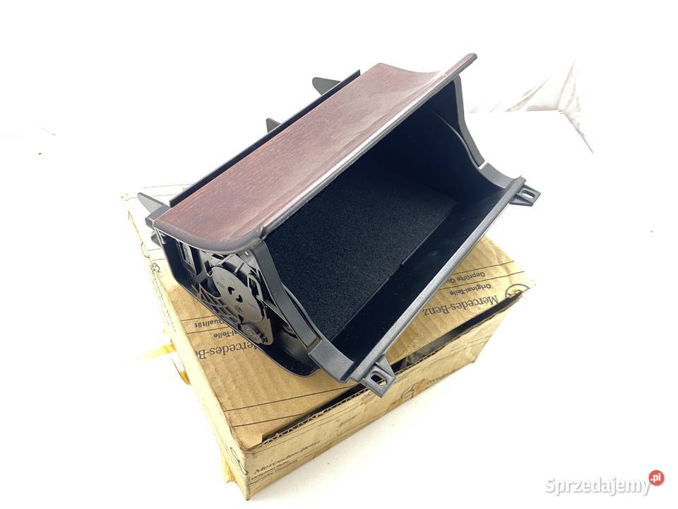 Nowa obudowa radia W210 2106803252 Rok produkcji 1996 Deski rozdzielcze, konsole sprzedam