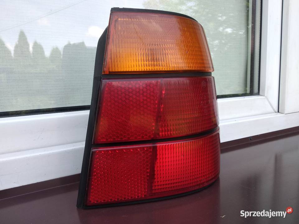 BMW E34 Touring kombi lampa tył tylna prawa Części samochodowe