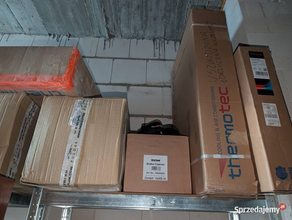 Wyposazenie sklepu moryzacyjnego z towarem