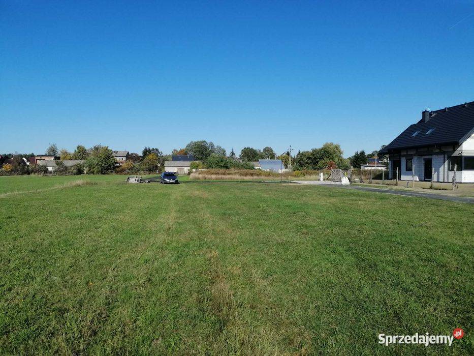 Piękna i duża działka budowlana w centrum Ostrówek