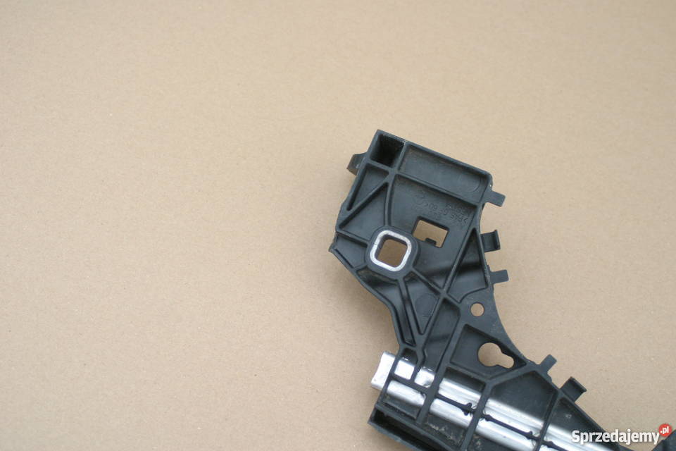 MERCEDES C KLASA W205 ŚLIZG MOCOWANIE ZDERZAKA Bieleń sprzedam