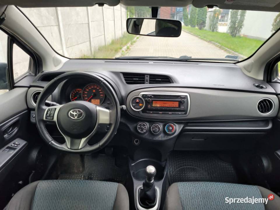 2011 Toyota Yaris III 133 VVTi 99 salon klima manualna Yaris Łódź