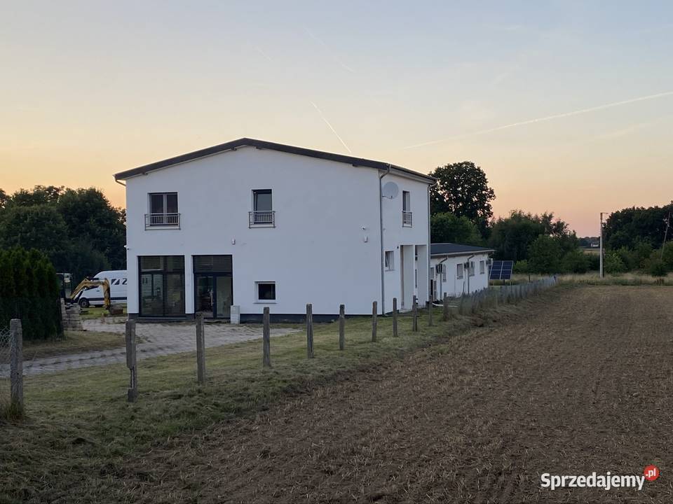 Mieszakania 100m2 i 70m2 hala 200m2 działka 48ha Łaziska