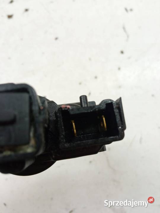 SIŁOWNIK KLAPKI WLEWU PALIWA 8200305732B Renault Klapki wlewu paliwa