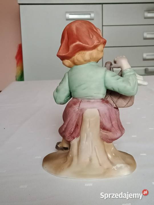 Figurka z biskwitu Dziewczynka z psem