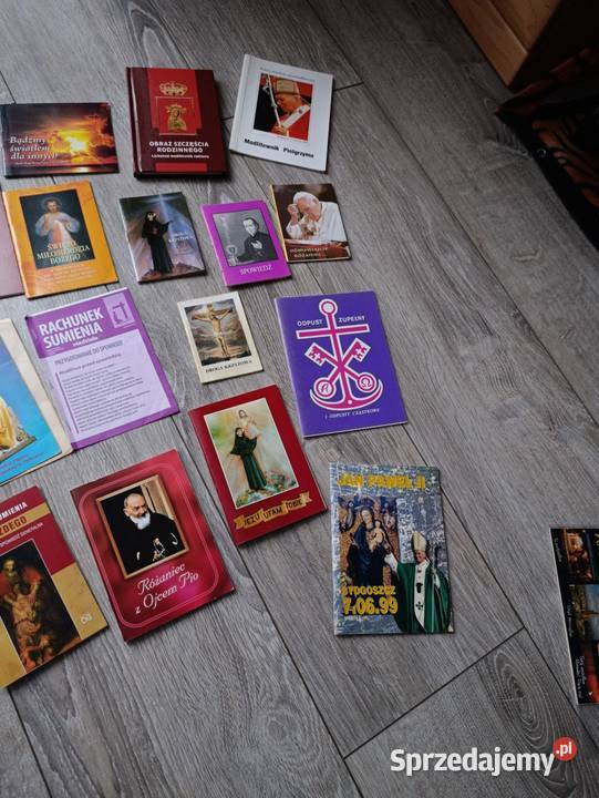 kolekcja dewocjonaliów w tym małych książeczek Poznań